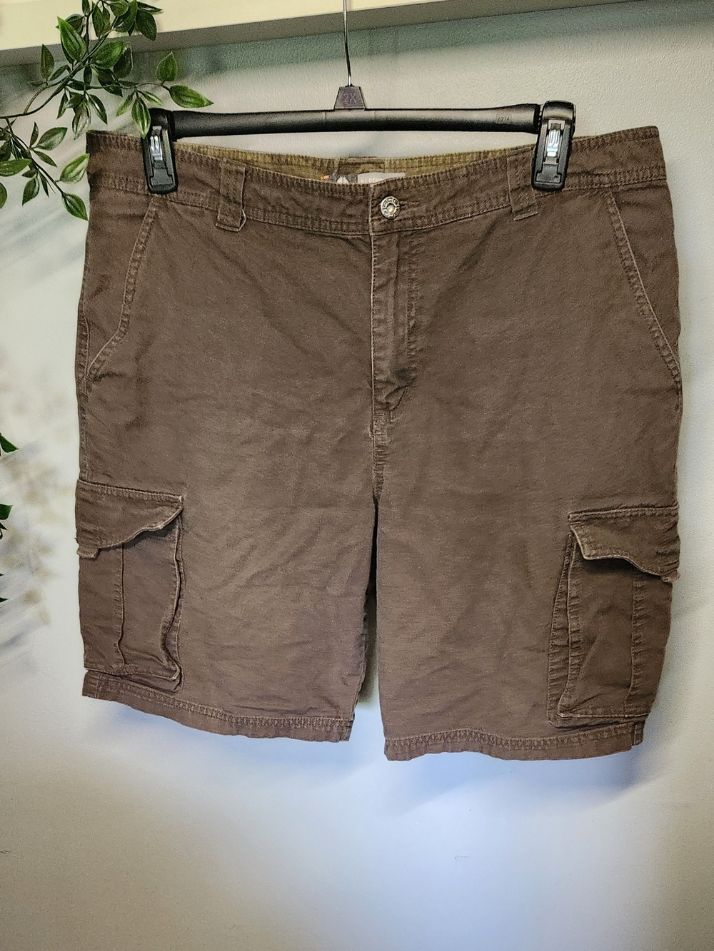 Nike ACG Cargo Shorts with Utility Pockets Men's 38 Brown
